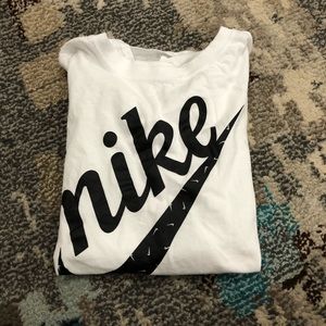 White nike t-shirt